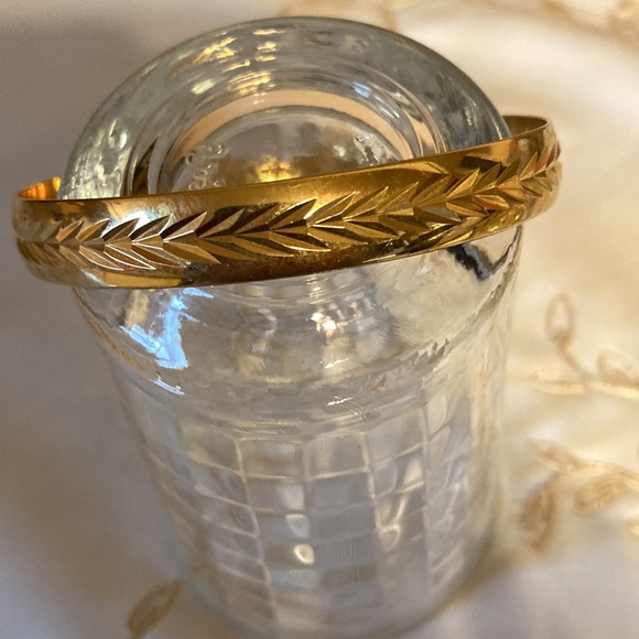 Gold Tone Bangel Bracelet Diamond Cut Leaf Design - Picture 2 of 6